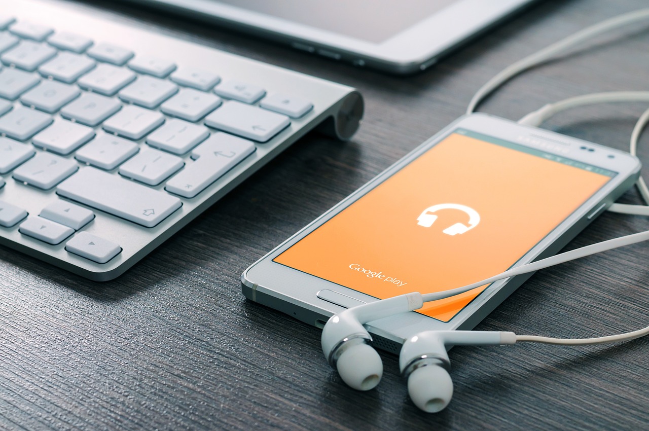 Experience audio summaries with EdGroove